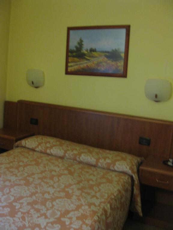 Albergo Giardino Sannazzaro de' Burgondi Bilik gambar