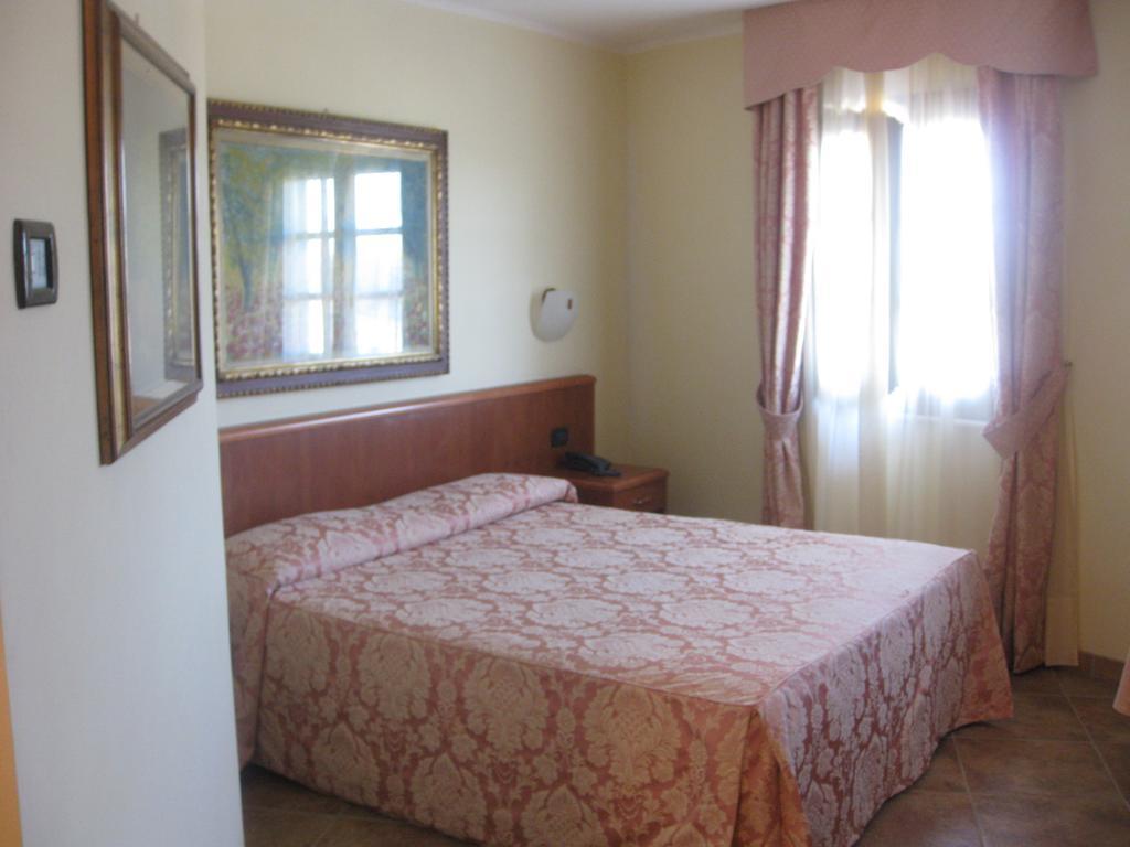 Albergo Giardino Sannazzaro de' Burgondi Bilik gambar