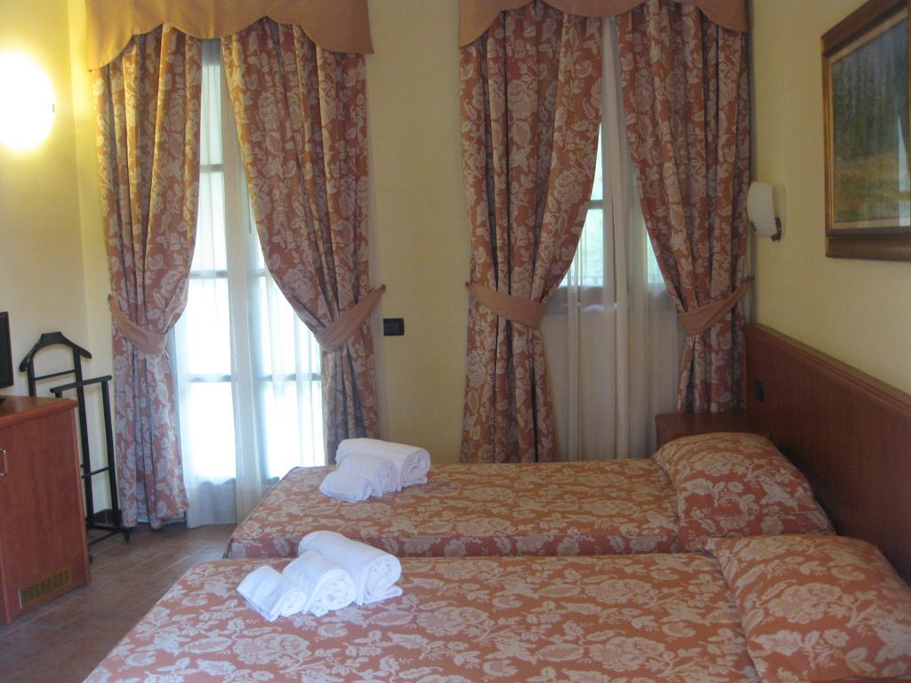 Albergo Giardino Sannazzaro de' Burgondi Bilik gambar