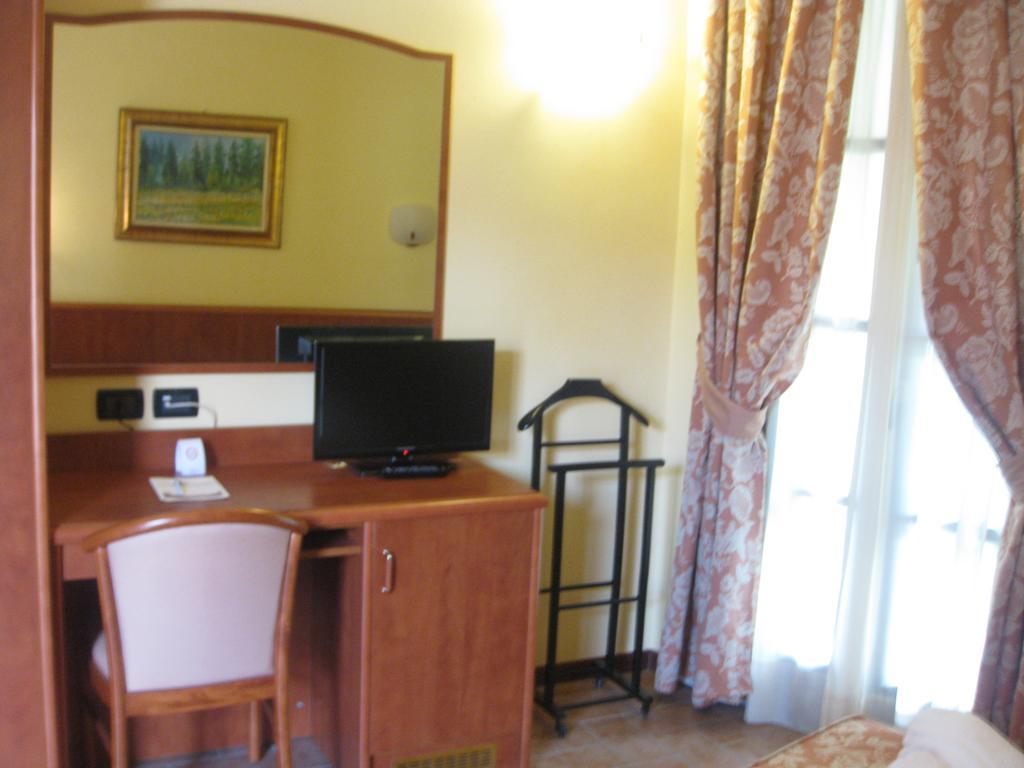 Albergo Giardino Sannazzaro de' Burgondi Bilik gambar