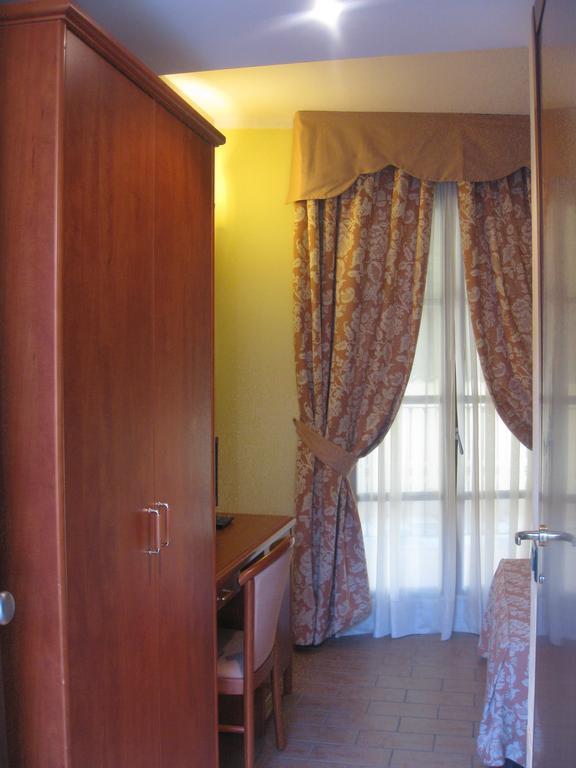 Albergo Giardino Sannazzaro de' Burgondi Bilik gambar